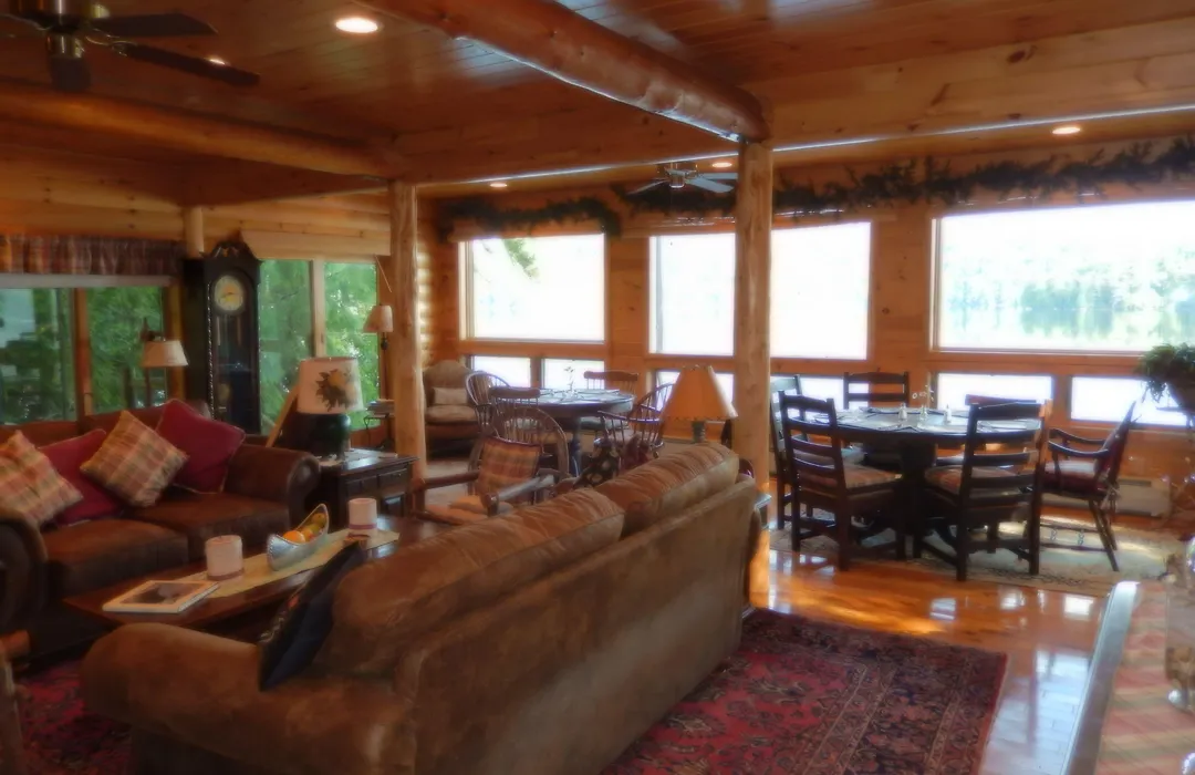 Kiwassa Lake Bed & Breakfast-1