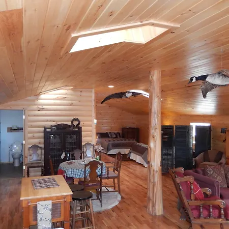 Kiwassa Lake Bed & Breakfast-2